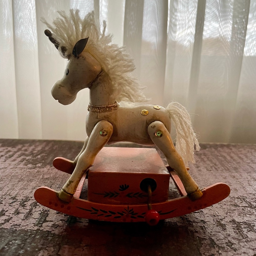 Rare,Manually Wind Up Vintage 1981 Enesco Wooden Rocking Unicorn/Horse Music Box